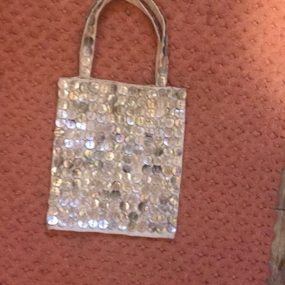 Small‎ cream purse with sequins